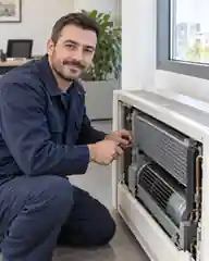 Fancoil üzerinde çalışan teknisyen